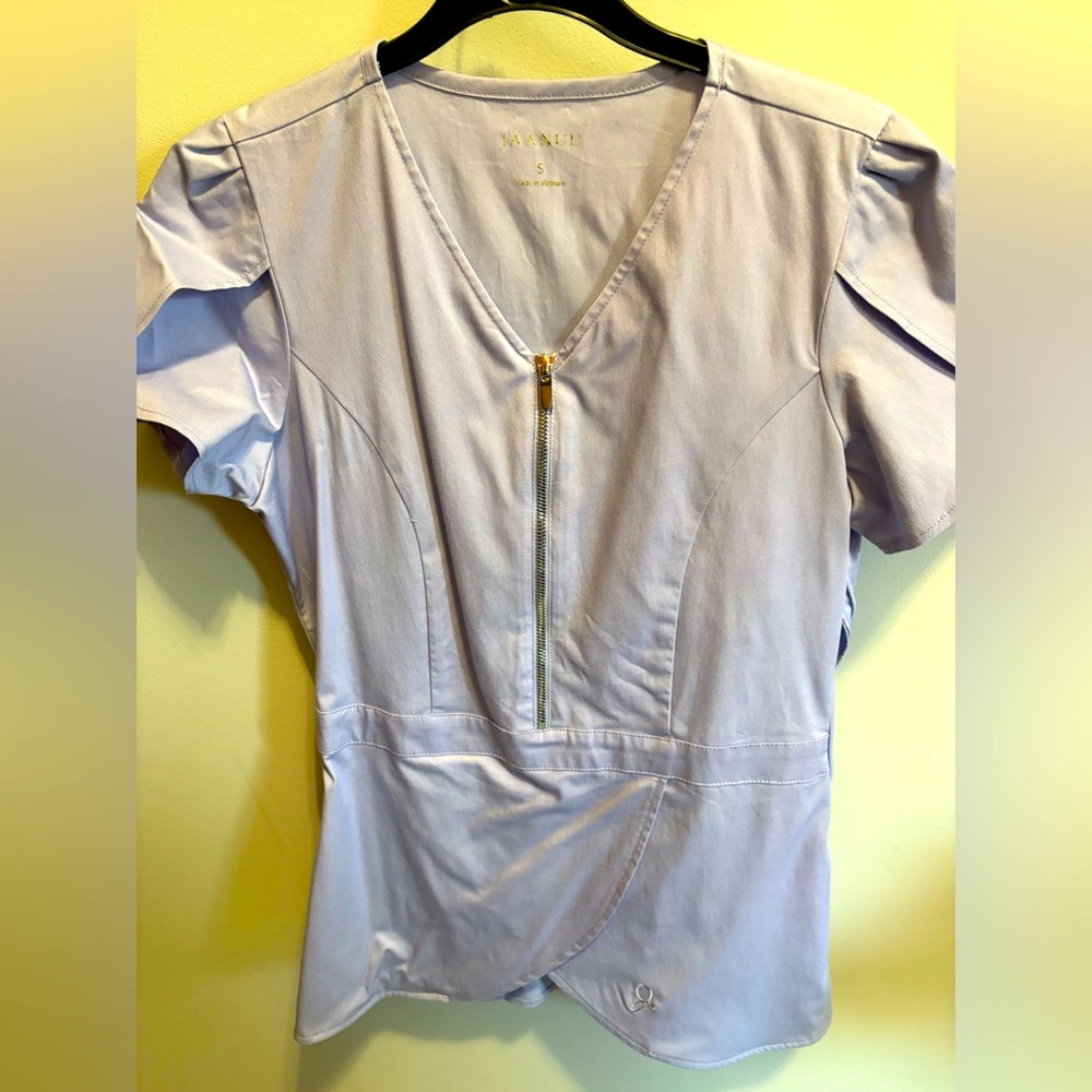 Jaanuu Scrub Tulip Top Size Small Lilac